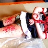 メイド服の女の子が緊縛されて床に転がされてロウソク責めに遭う(千依) 深水の緊縛動画